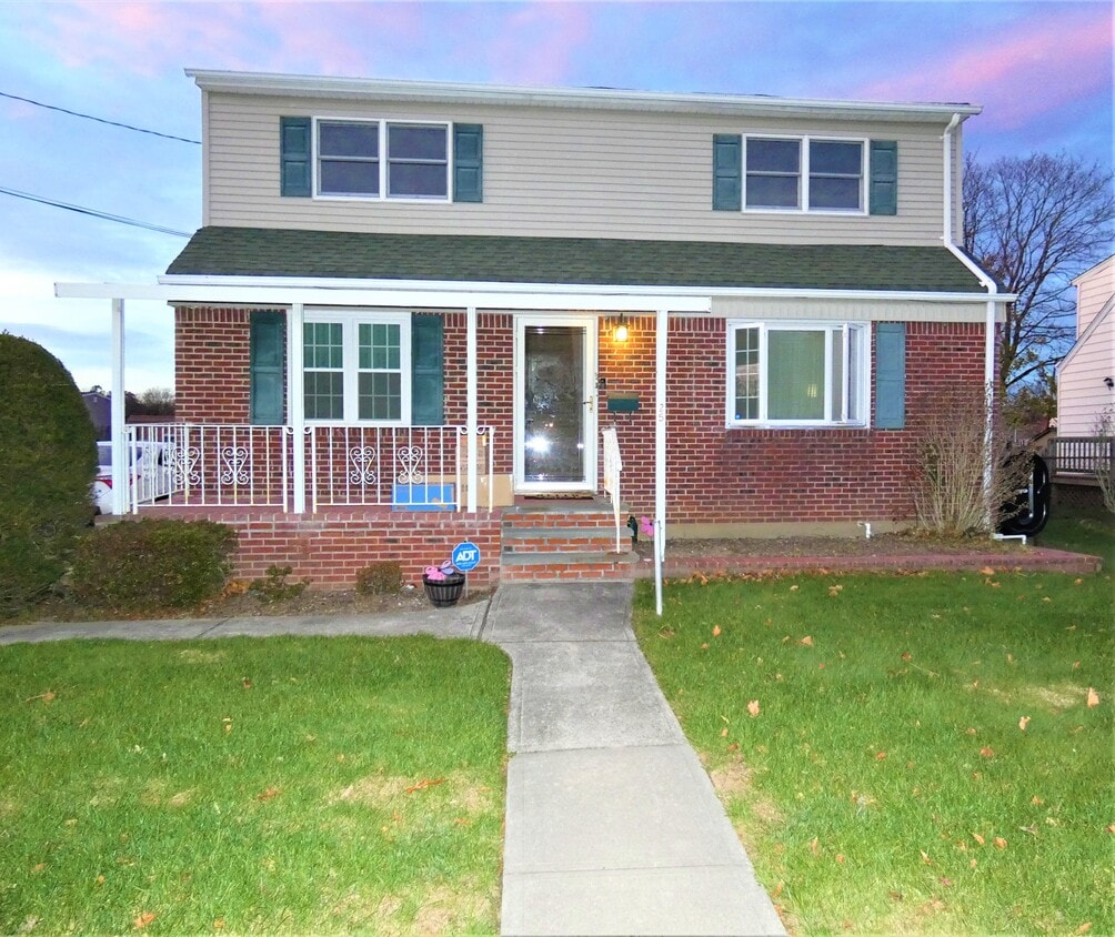 25 Bogart St, Huntington Station, NY 11746 House for Rent in Huntington Station, NY