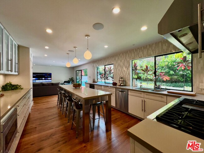 Foto del edificio - 6435 Innsdale Dr