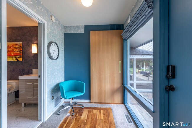 Foto del edificio - 250 Westledge Dr