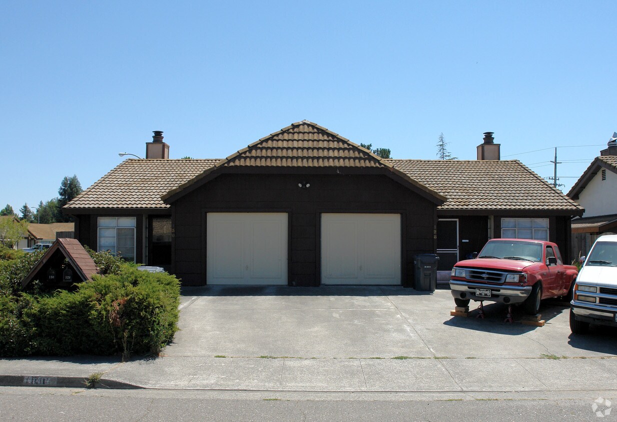 Building Photo - 128 Bond Ave