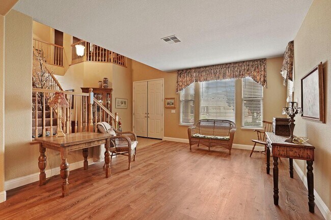 Building Photo - Home located in prestigious Glenbriar Estates