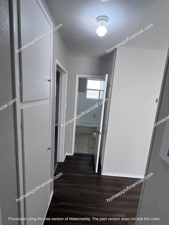 Building Photo - Nice Home For Rent - Duplex with private yard