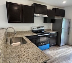Building Photo - 19 Jacksons Ln