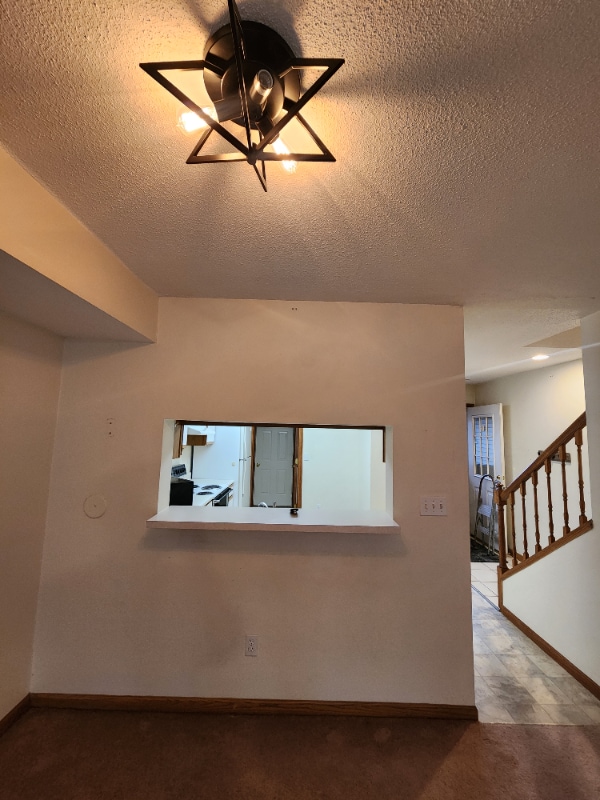 Building Photo - 1390 Daleview Dr