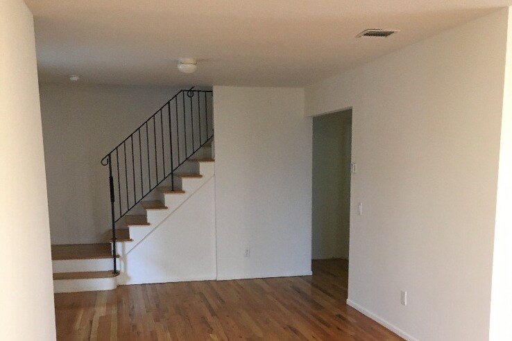 Foto principal - 18 Edgewood Rd