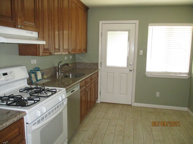 Building Photo - 1430 Carleton Dr