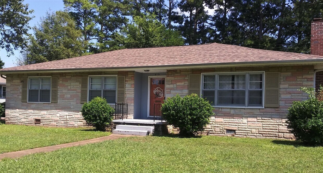 Primary Photo - 4-Bedroom with 2-car Garage