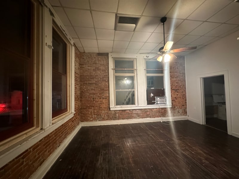 Primary Photo - 112 W McPherson