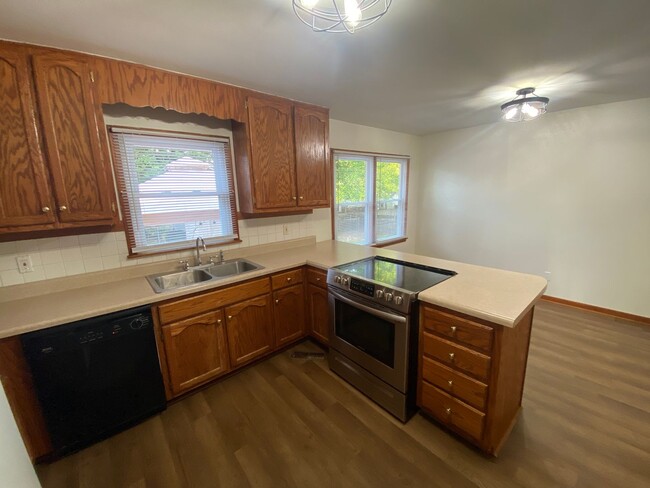 Foto del edificio - 3 Bedroom/1 Bathroom Home in Midtown Jones...