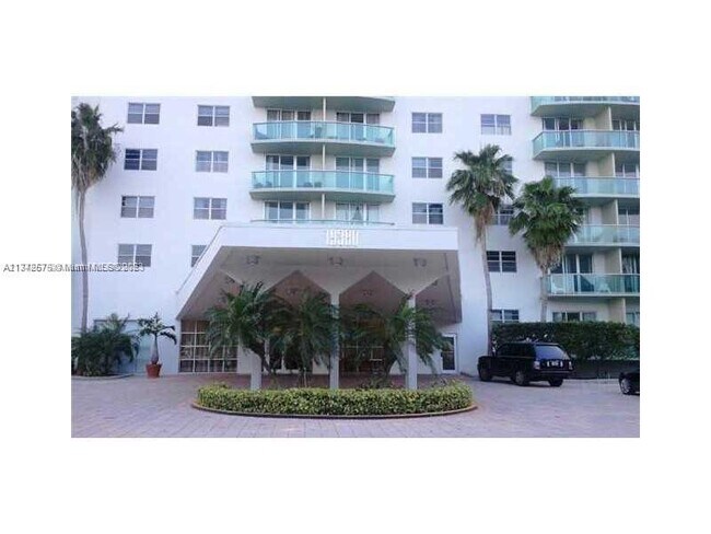 Foto del edificio - 19380 Collins Ave