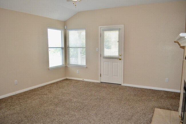 Building Photo - Beautiful 3/2 , located in Arborstone