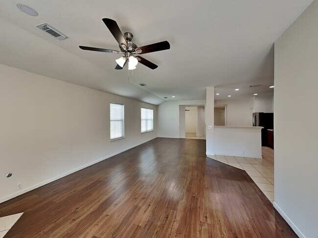 Building Photo - 17303 Stone Peaks Dr