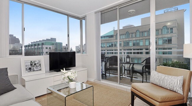 Building Photo - Hollyburn Court