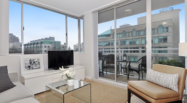 Building Photo - Hollyburn Court