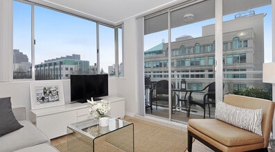 Building Photo - 550 W 12th Ave