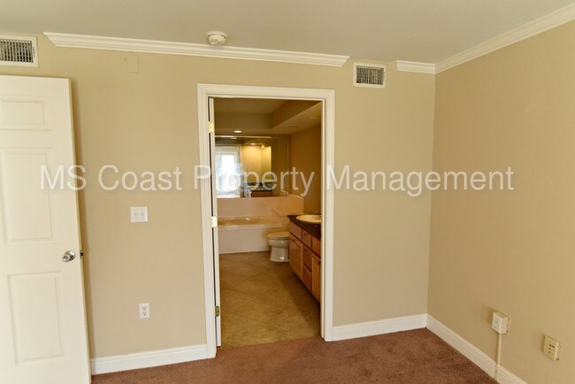 Building Photo - Ocean Club Villas