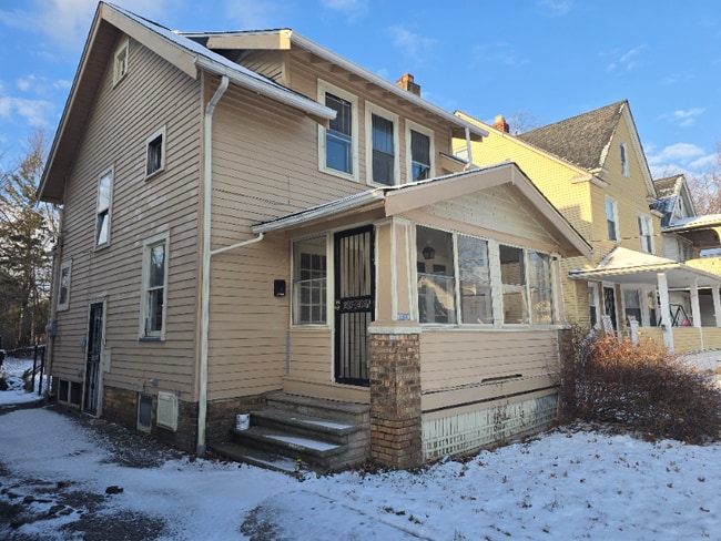 Photo - 1724 Cliffview Rd House