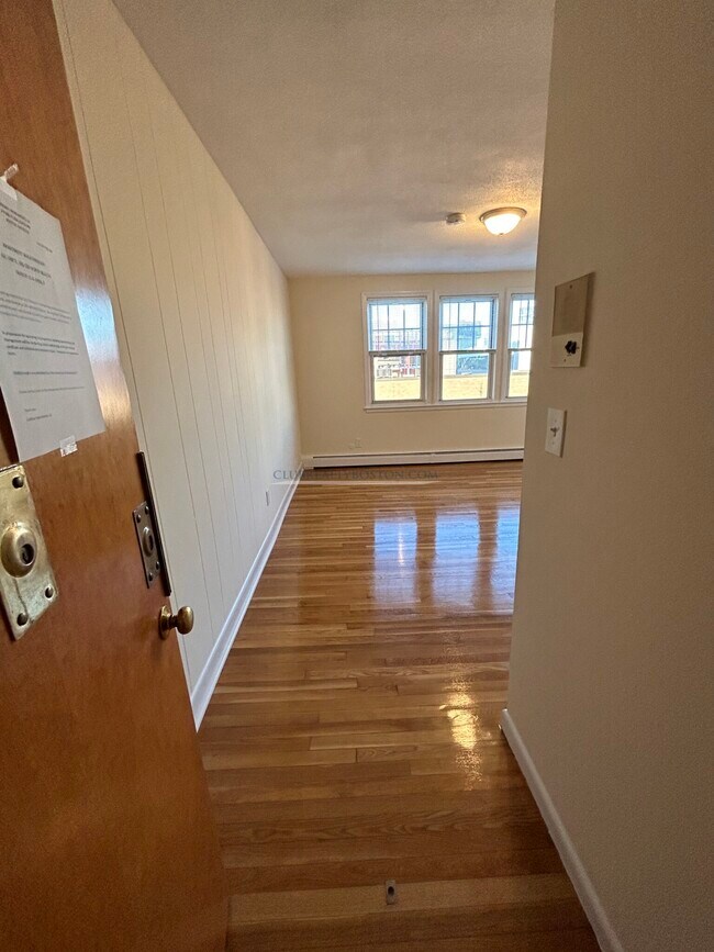 Foto del edificio - 168 N Beacon St