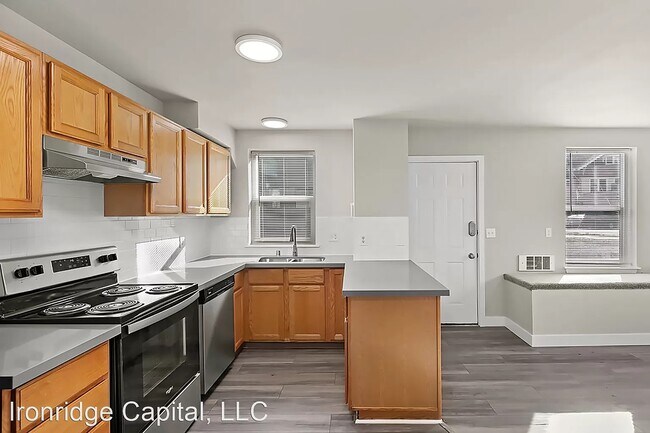 Kitchen from secondary entrance - 415 Fawcett Ave