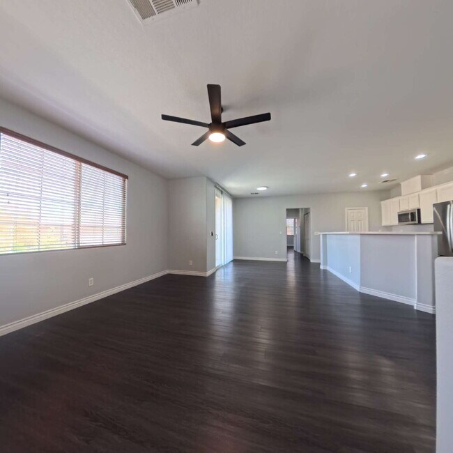 Foto del edificio - Spacious 2-bed 2-bath with Attached Car Garage at Tripoly!