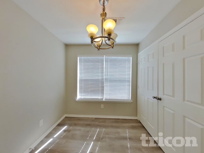 Building Photo - 1106 Castleman Dr