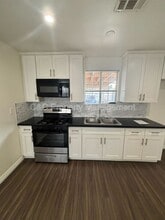 Building Photo - 7053 Lindley Ave