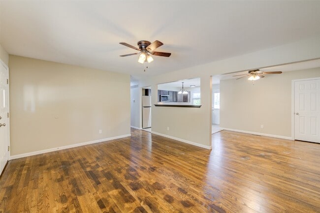 Building Photo - 624 S Pam Ave