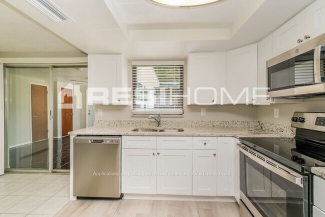 Building Photo - 12614 College Hill Dr