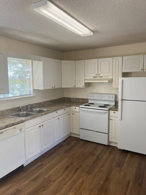 Building Photo - 131 Brooke Ln NE