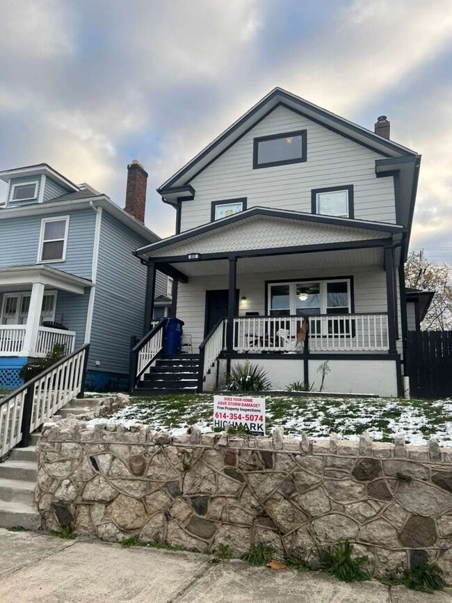 Building Photo - 800 Carpenter St