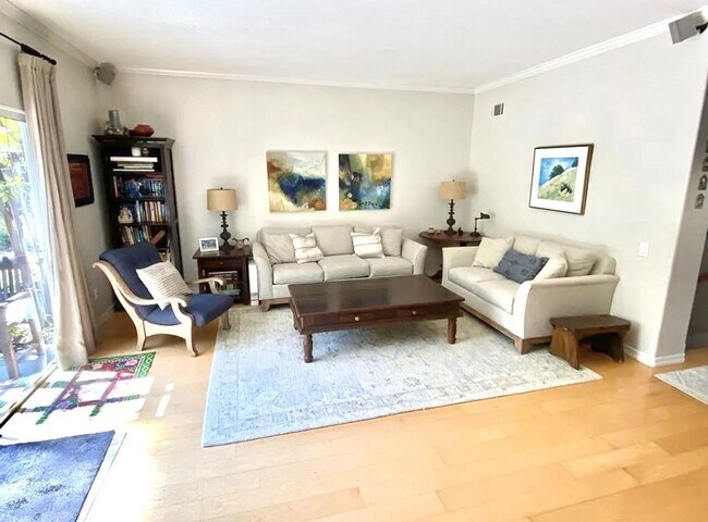 Foto del edificio - Stunning 4 Bed/2.5 Bath Home in highly desirable Spanish Oaks Neighborhood