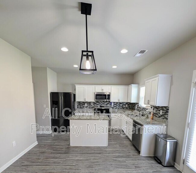 Foto del edificio - 1313 Brookstone Lake Dr