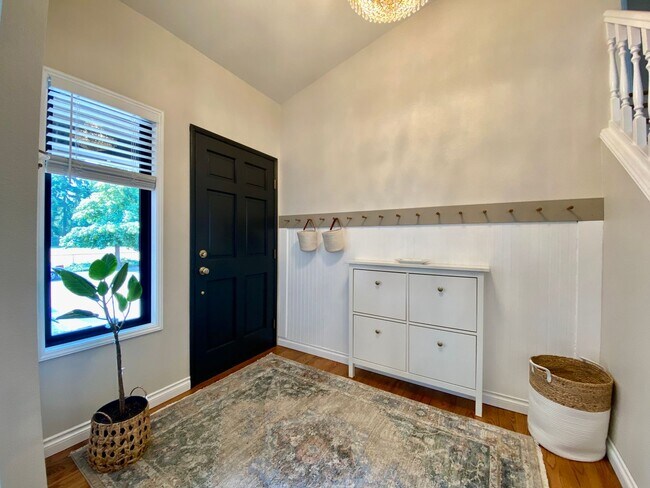 Foto del edificio - Pristine 3040 Sqft. Fairwood home