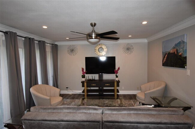 Foto del edificio - 538 E Ave-
