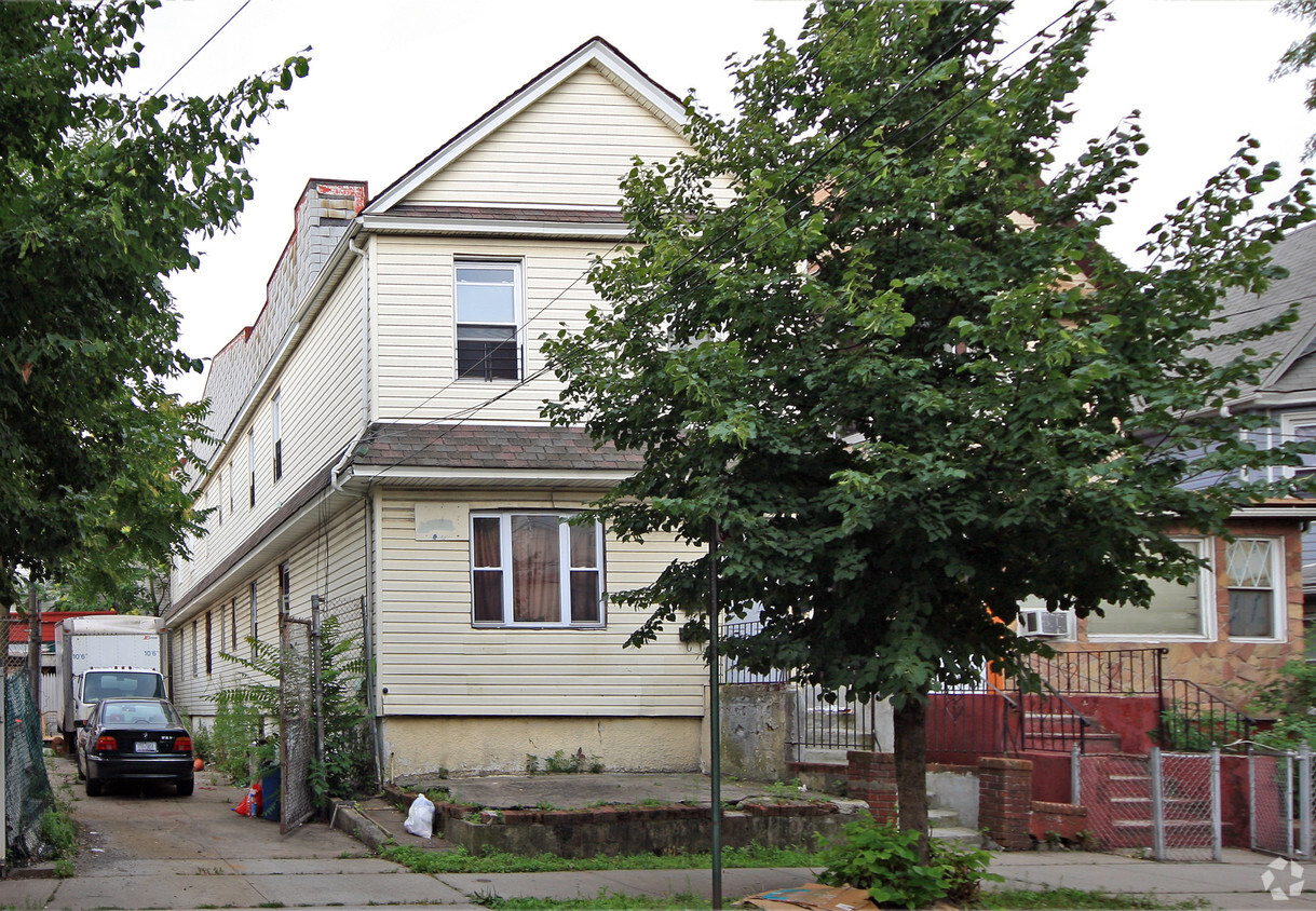 Building Photo - 145-26 South Rd