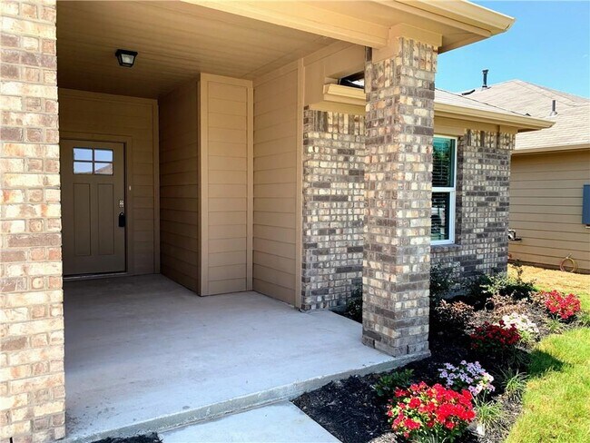 Foto del edificio - 3323 Brywood Dr
