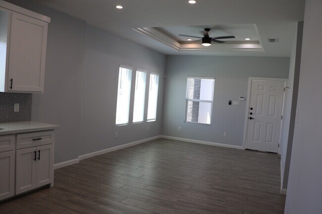 Building Photo - 11010 N 33rd Ln