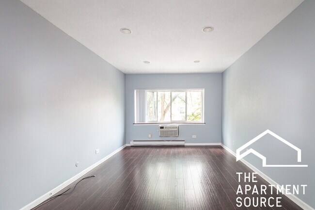 Photo - 3825 N Pine Grove Ave Apartment