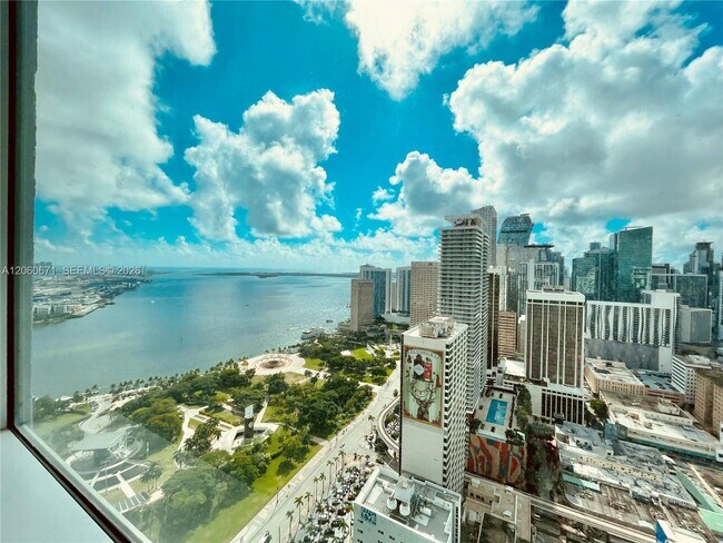 Foto del edificio - 244 Biscayne Blvd