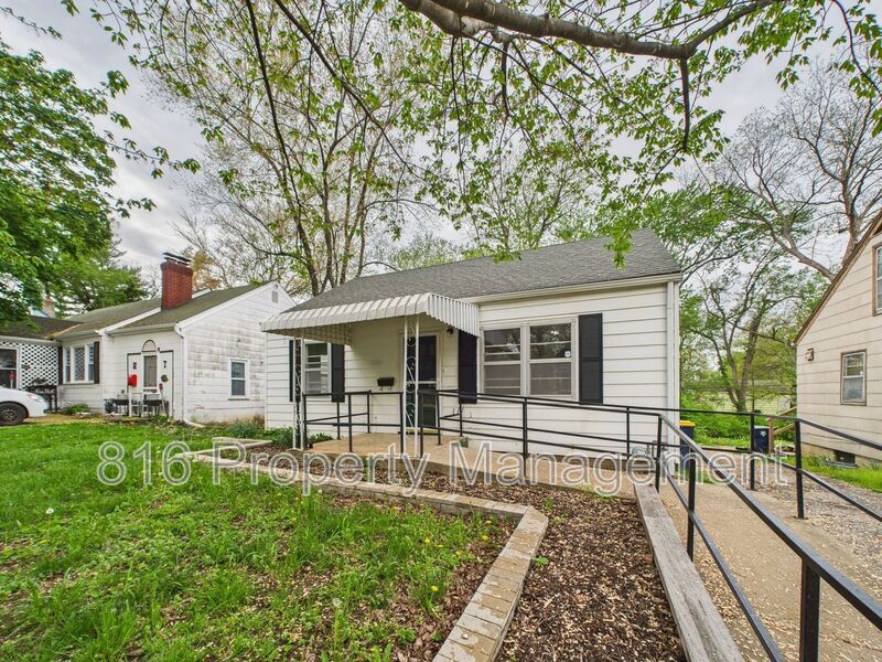 Primary Photo - 7208 Wayne Ave