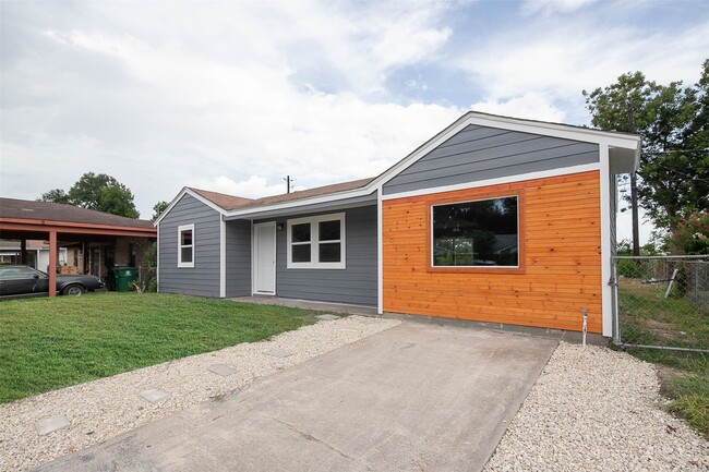 Building Photo - 3205 Stallings Dr