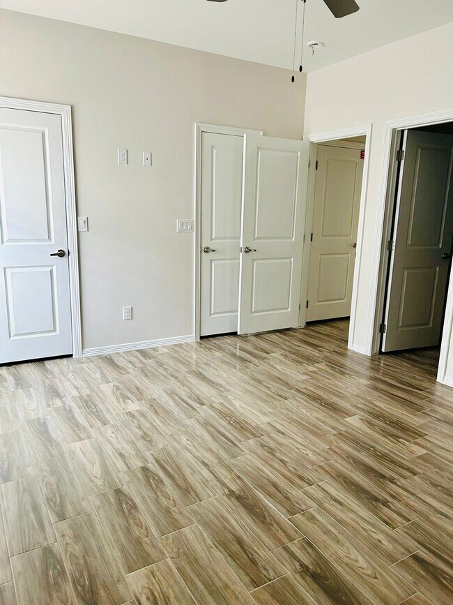 Foto del edificio - 4907 Crown Point St