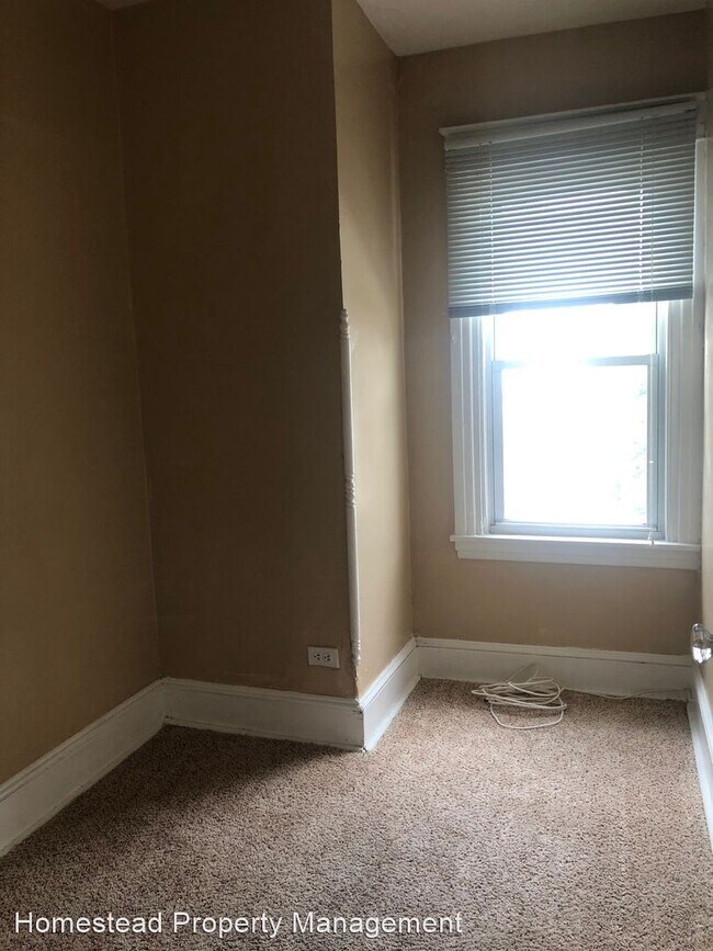 Foto del edificio - 4 br, 1 bath House - 335 E 20th St