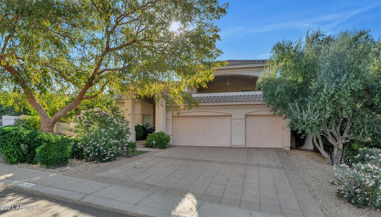 Primary Photo - 1101 E Brook Hollow Dr