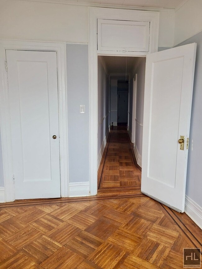 Foto del edificio - 4BR 1BA Plus Size Rent Stabilized Pre War Corner Unit in Ditmas Park