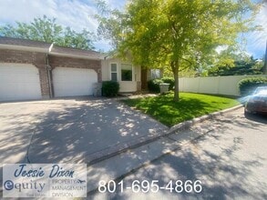 Building Photo - 11 W Pk Pl Ln