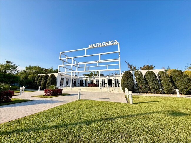 Foto del edificio - 2000 Metropica Wy