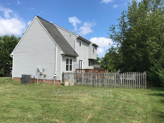 Foto del edificio - 7620 Regency Glen Dr