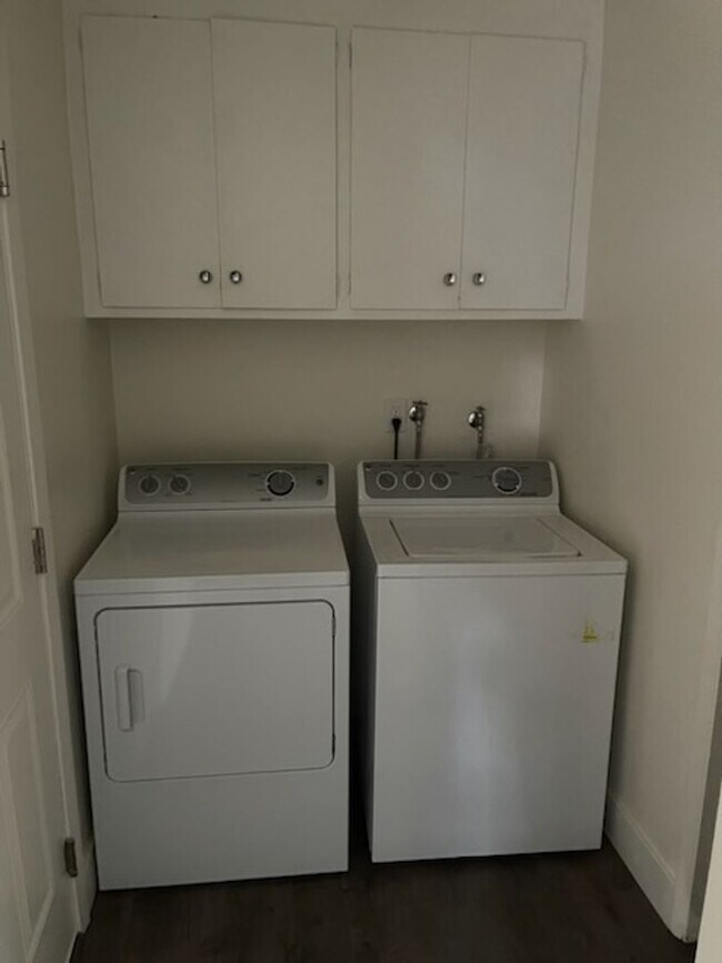 Foto del edificio - Beautiful remodeled unit behind Safeway in...