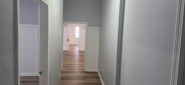 Foto del edificio - 541 Pond St